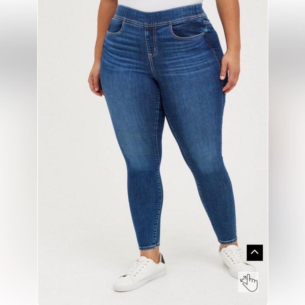 Torrid NWT size 6, fits bigger